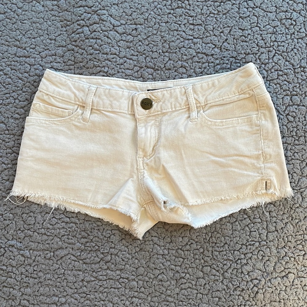 Roxy corduroy shorts size S. EUC. pockets on sides and back.